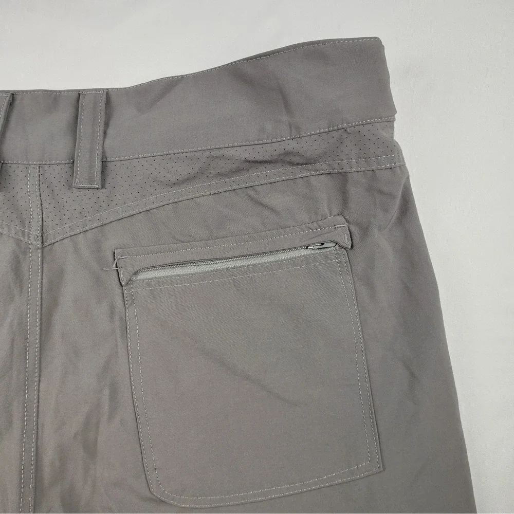 Huk Fishing Shorts Mens 2XL/XXL Gray Stretch Zip Pocket Performance Outdoor